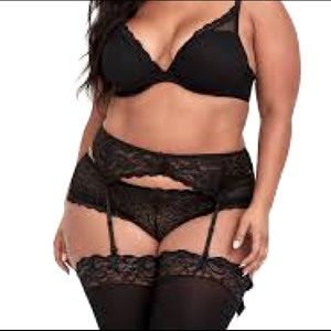 NWT Torrid Garter Belt, size: 1/2